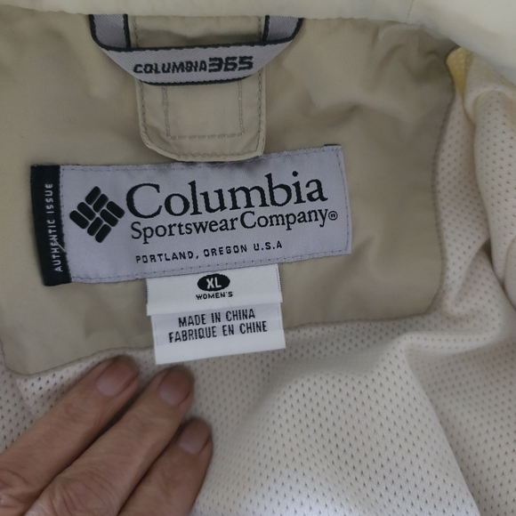 Columbia Women's Cream Jacket - Picture 6 of 7